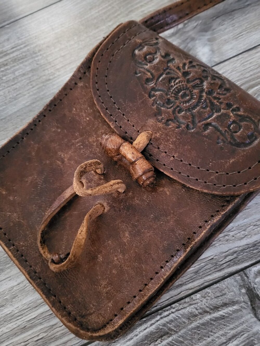 Vintage 80s Tooled Leather Crossbody Bag Brown Boho Renaissance Festival Pouch - Picture 10 of 13
